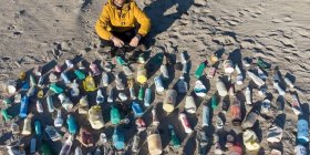 Archeoplastica: i rifiuti restituiti dal mare diventano reperti da museo